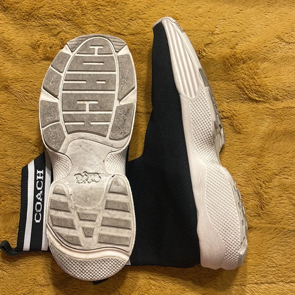 Coach - Picture 5 of 8